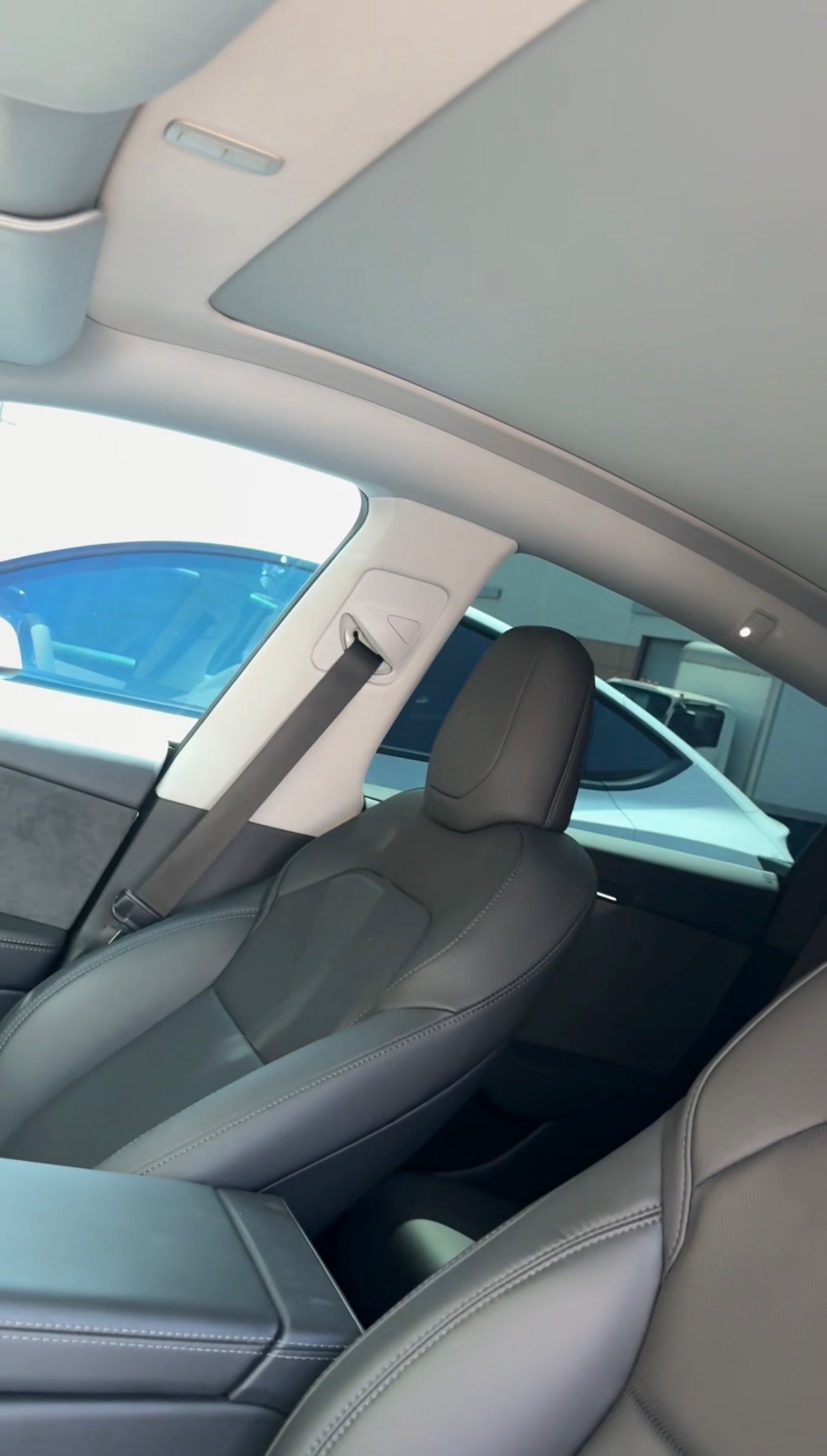 Tesla Model Y Juniper Electric Powered Sunshade (2025+) - SMARTESLA