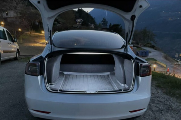 Tesla Model 3 Trunk Light Bar