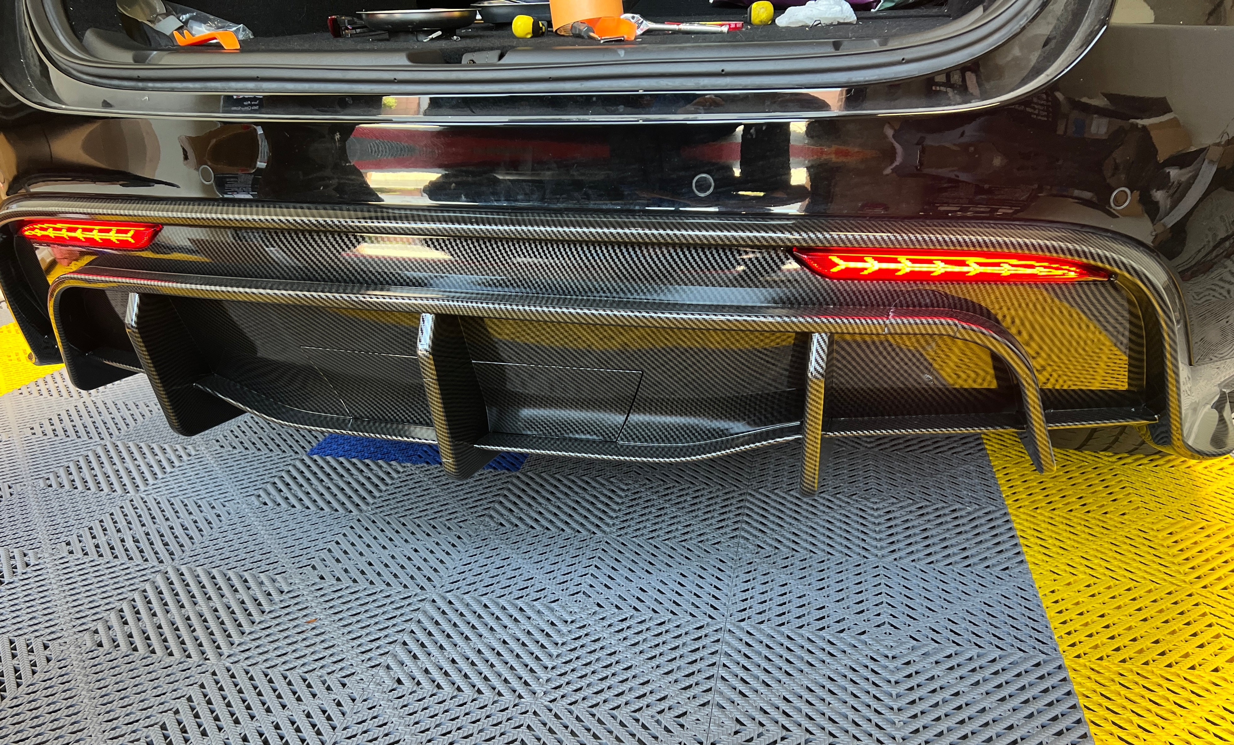 Black Shark Fin Rear Bumper Diffuser Kit For 2020-2024 Tesla Model Y – 5-Piece